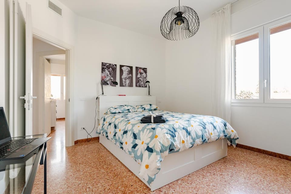 Bed, Photo of the whole room, Bedroom, towels, air conditioner