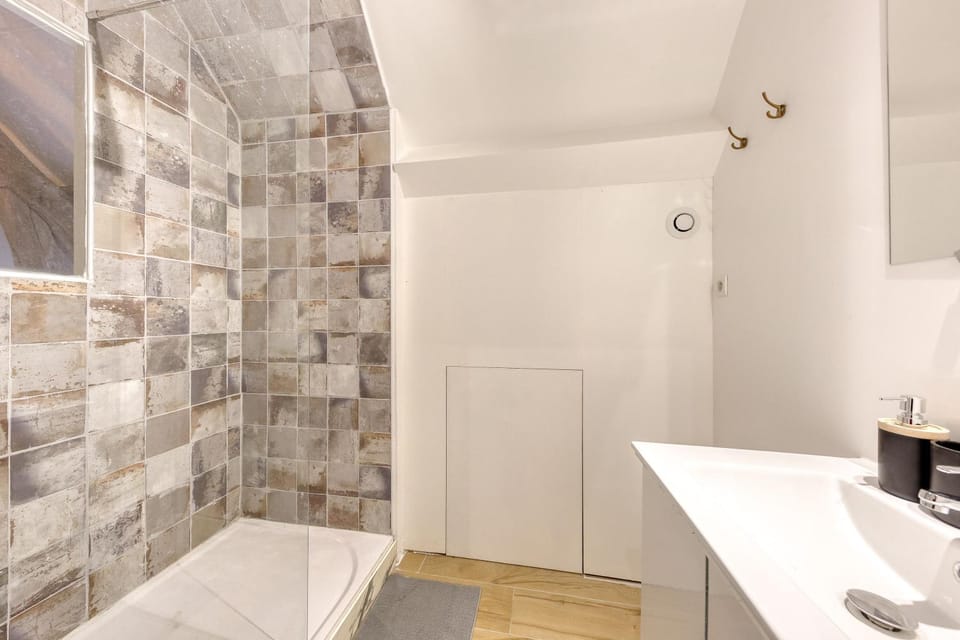Shower, Bathroom