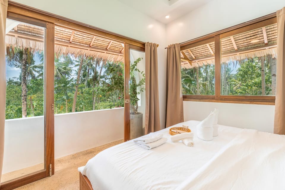 View (from property/room), Balcony/Terrace, Bedroom