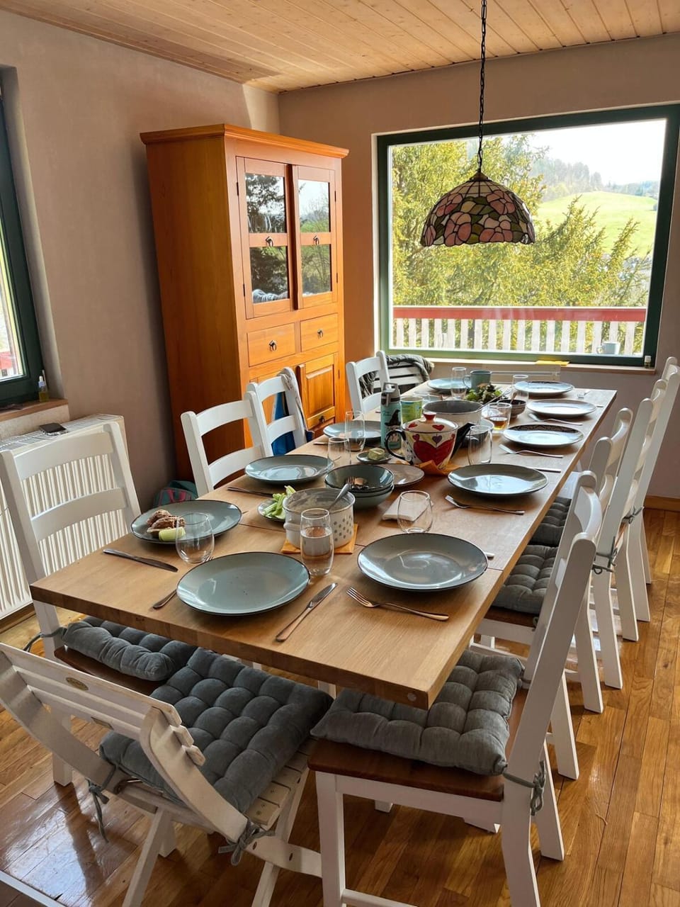 Living room, Seating area, Dining area, Food