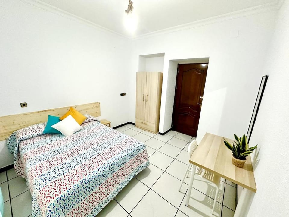 9 Rooms - Yellow House House in Huelva