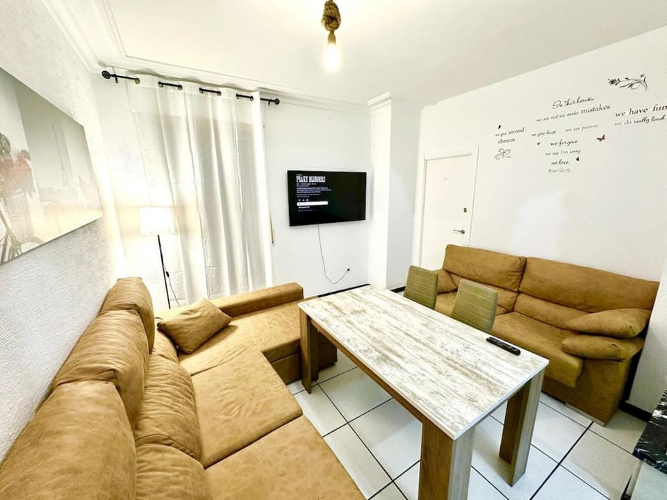 9 Rooms - Yellow House House in Huelva