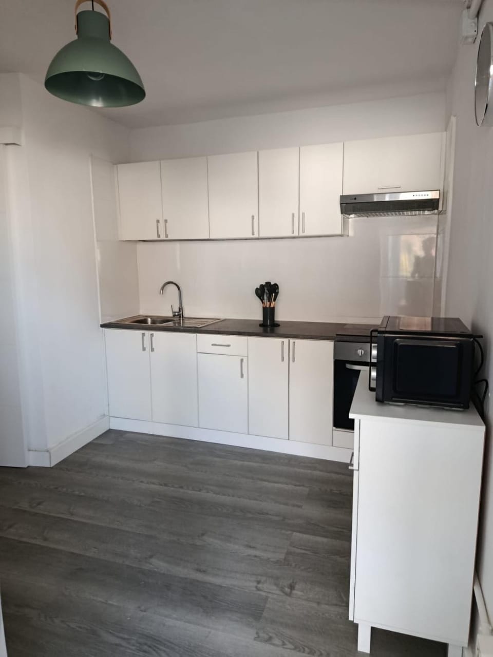 Kitchen or kitchenette, oven