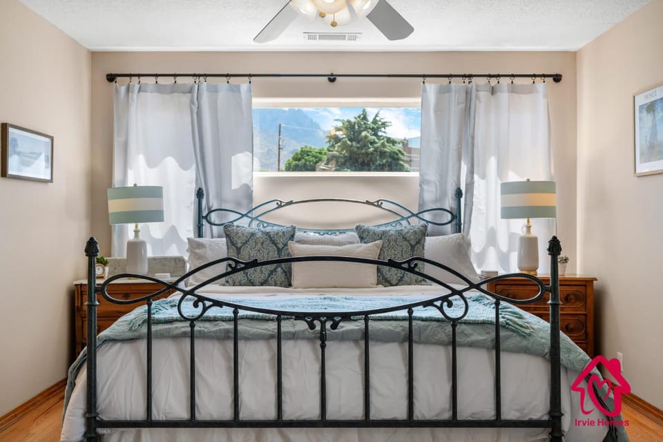 The Rose Garden Estate with Swim Spa - an Irvie Home House in Albuquerque