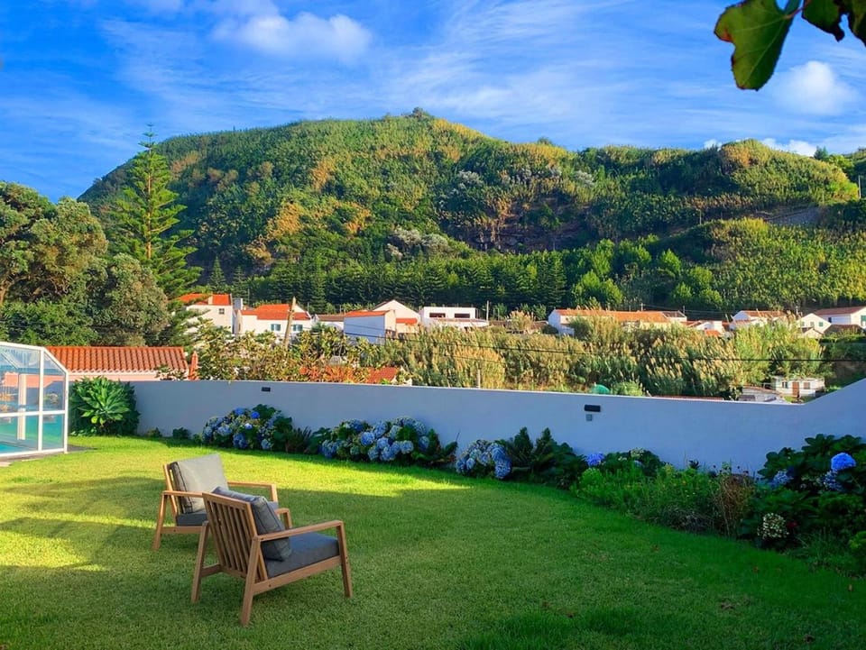 Natural landscape, Garden, Garden view, Mountain view, Swimming pool