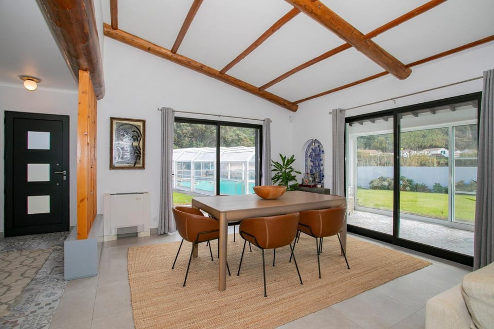Seating area, Dining area
