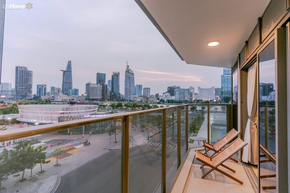 Property building, Day, View (from property/room), Balcony/Terrace, City view, Landmark view, River view