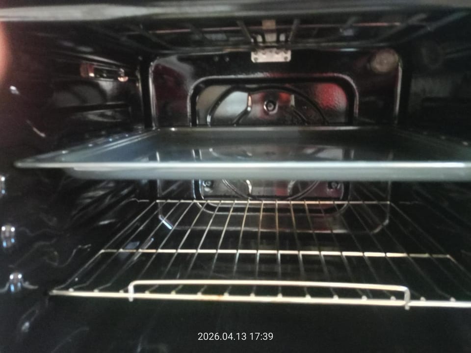 Kitchen or kitchenette, oven