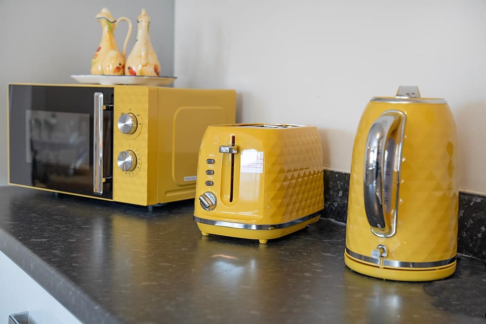 Coffee/tea facilities, Kitchen or kitchenette, microwave, toaster