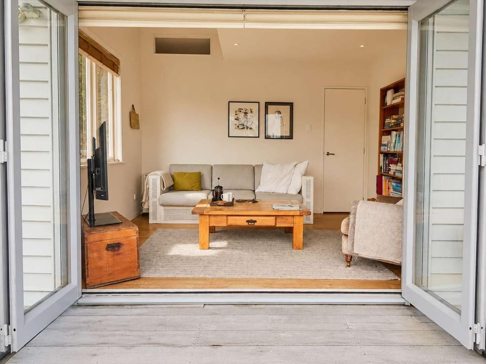 Beachlovers Onetangi - Stay Waiheke House in Auckland Region