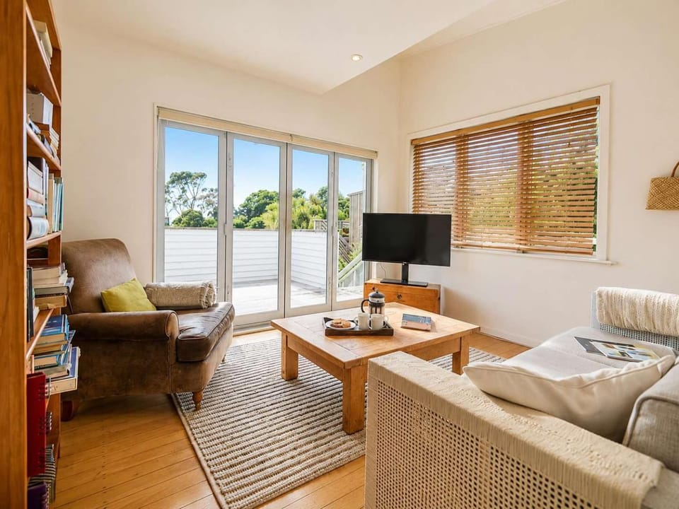 Beachlovers Onetangi - Stay Waiheke House in Auckland Region