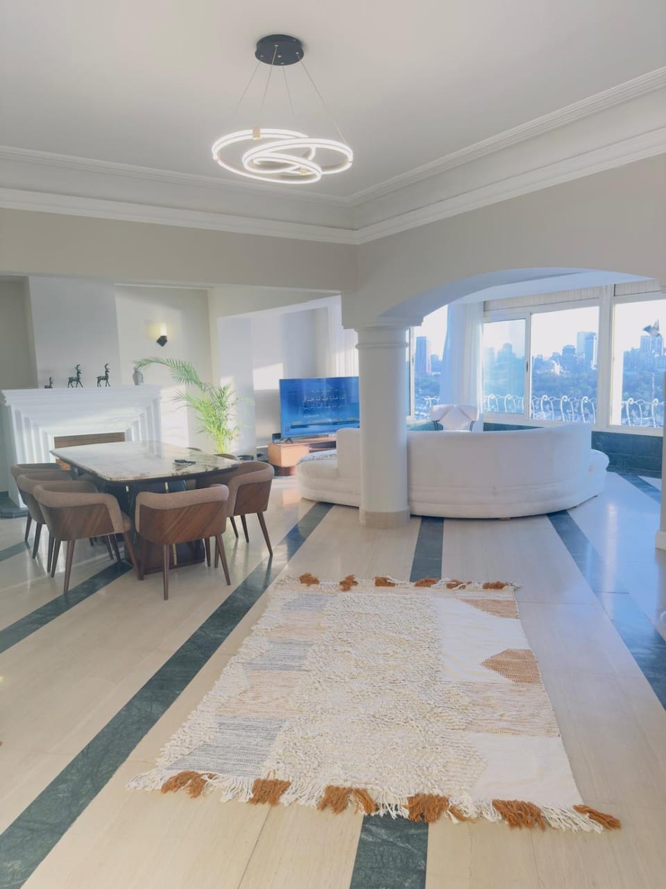TV and multimedia, Living room, Seating area, Dining area