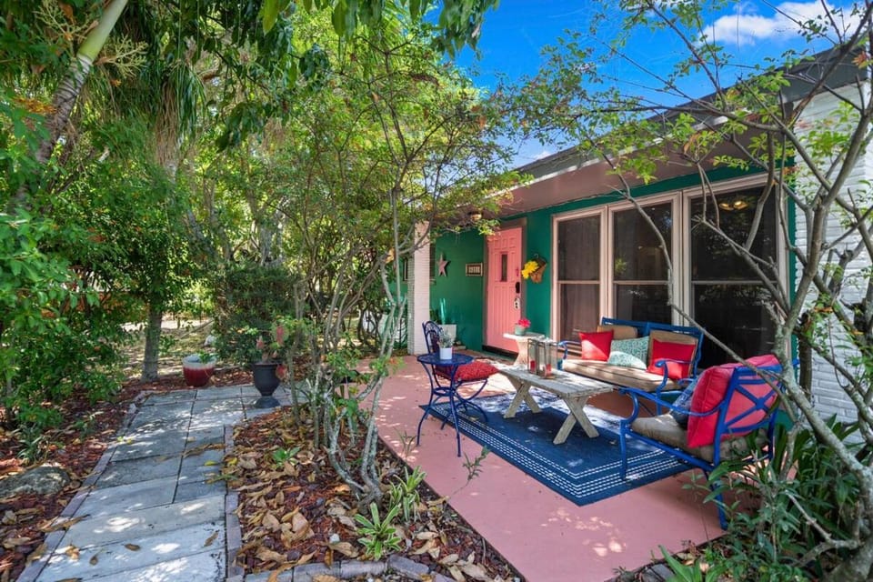 Cozy 4bd House Heart of Downtown WPB Sleeps 10 Apartment in West Palm Beach
