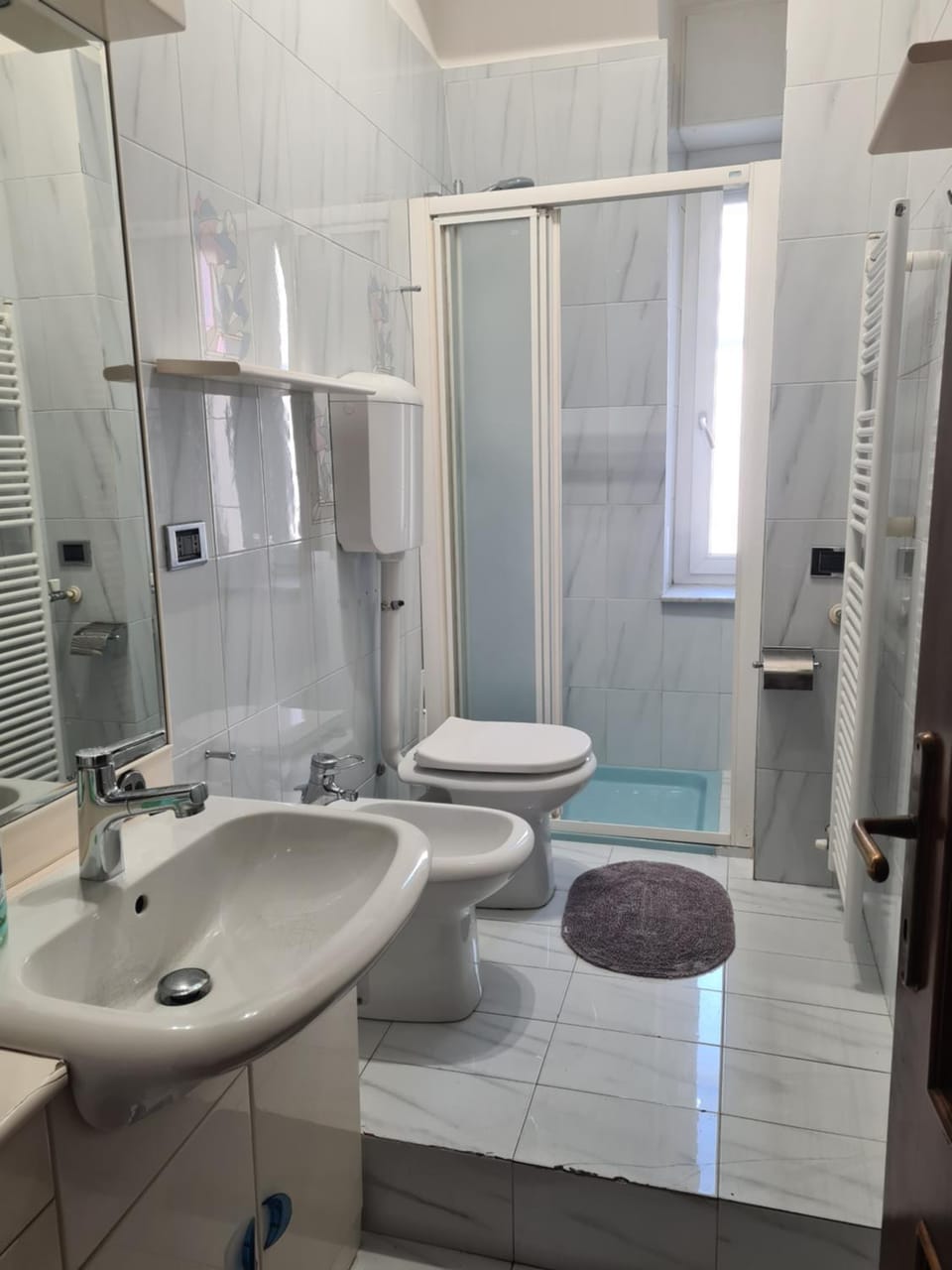 Shower, Toilet, Bathroom, bidet, towels