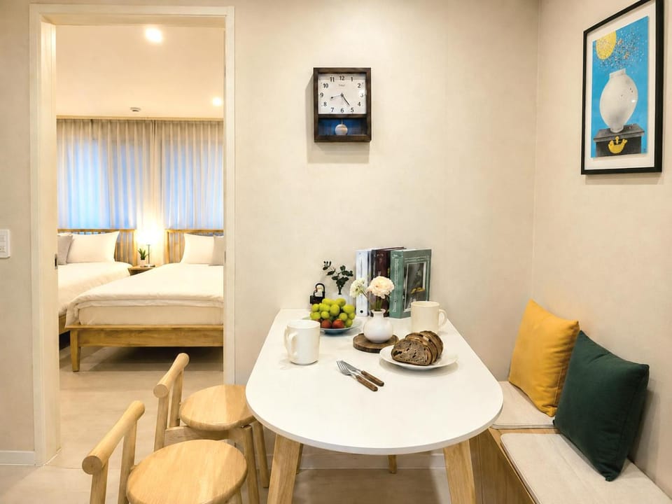 Living room, Dining area