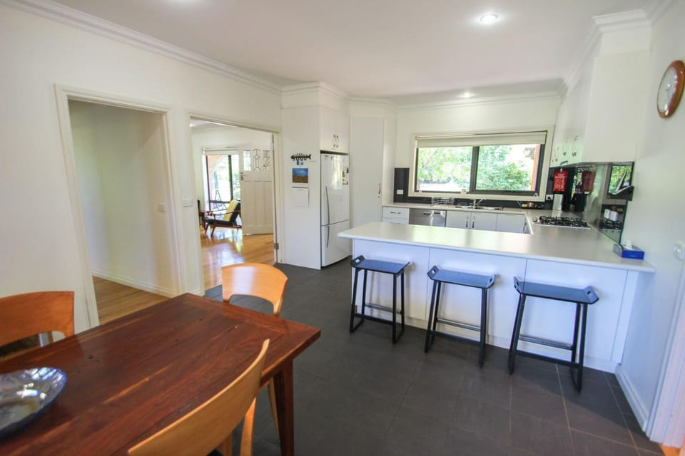 Coffee/tea facilities, Kitchen or kitchenette, Seating area, Dining area, microwave, oven, pet friendly, stove
