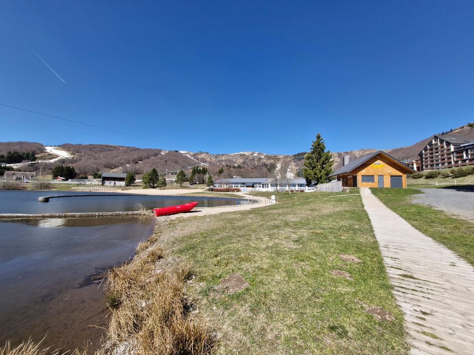 Studio rénové au cœur de Super Besse, pour 4 personnes - FR-1-814-141 Apartment in Besse-et-Saint-Anastaise