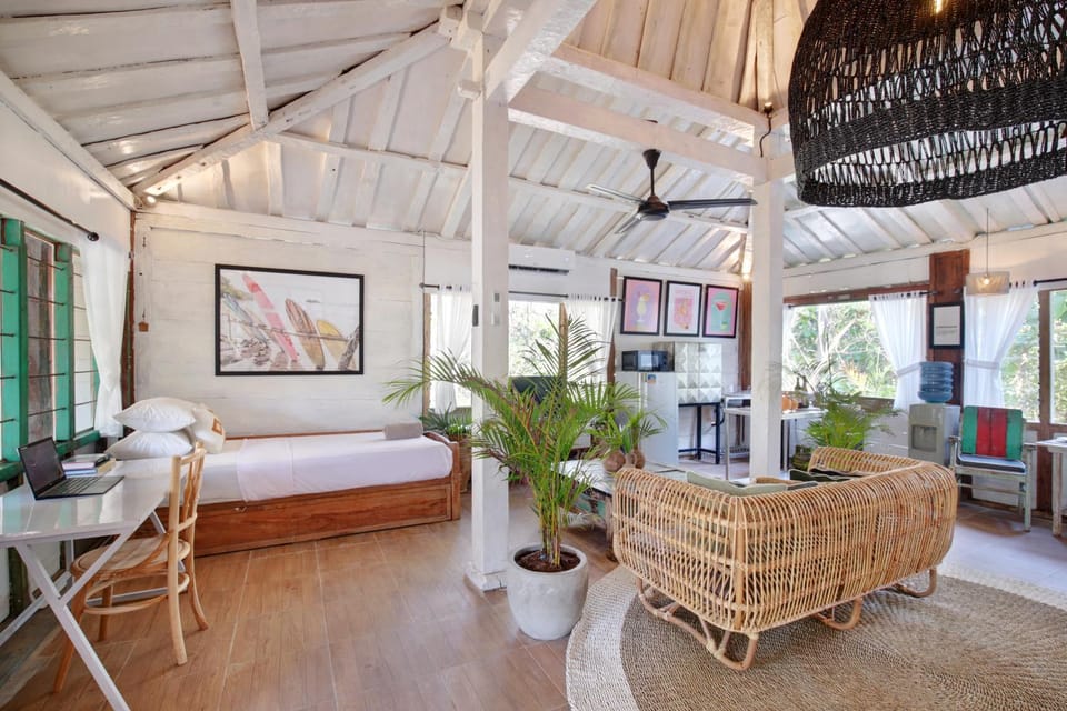 Bed, Photo of the whole room, Seating area