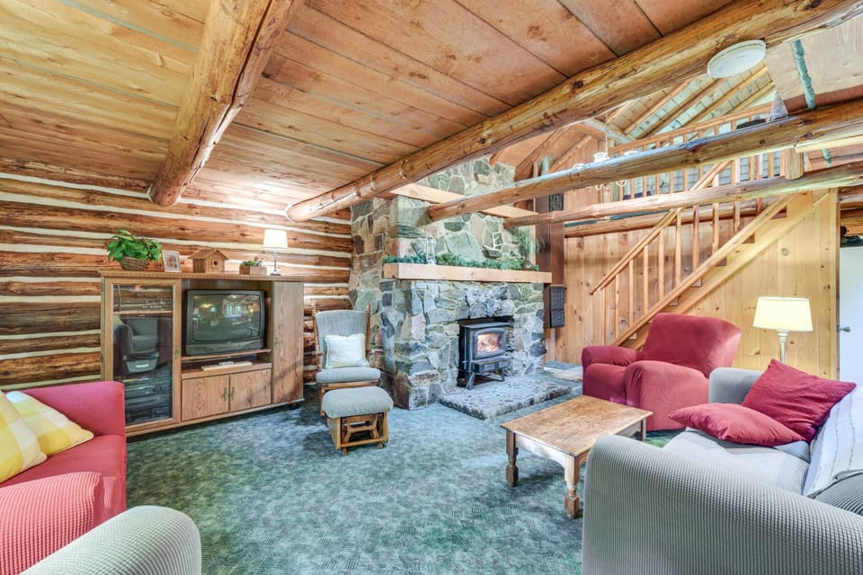 Authentic Log Cabin w/ Private Pond in Glidden Cabin in Wisconsin