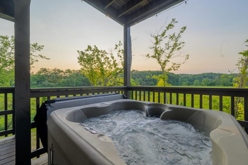 Natural landscape, Hot Tub, View (from property/room), Balcony/Terrace