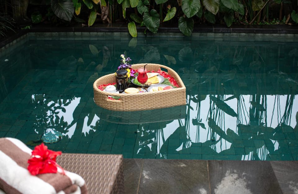 Food and drinks, Swimming pool