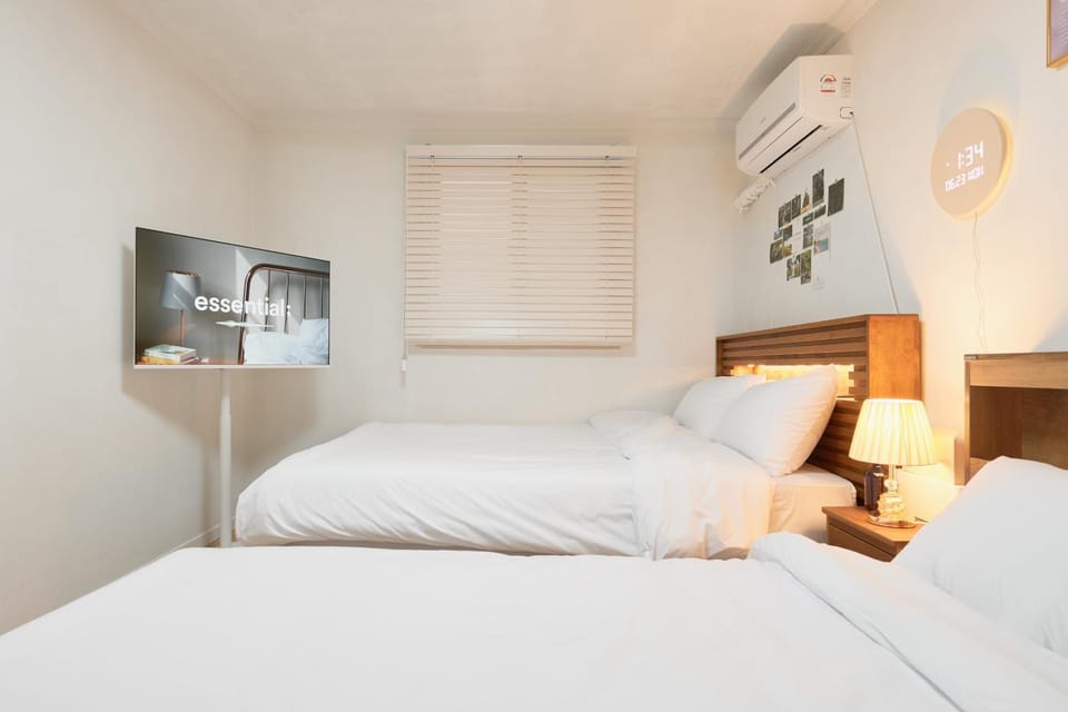 Bed, TV and multimedia, Photo of the whole room, Bedroom, air conditioner