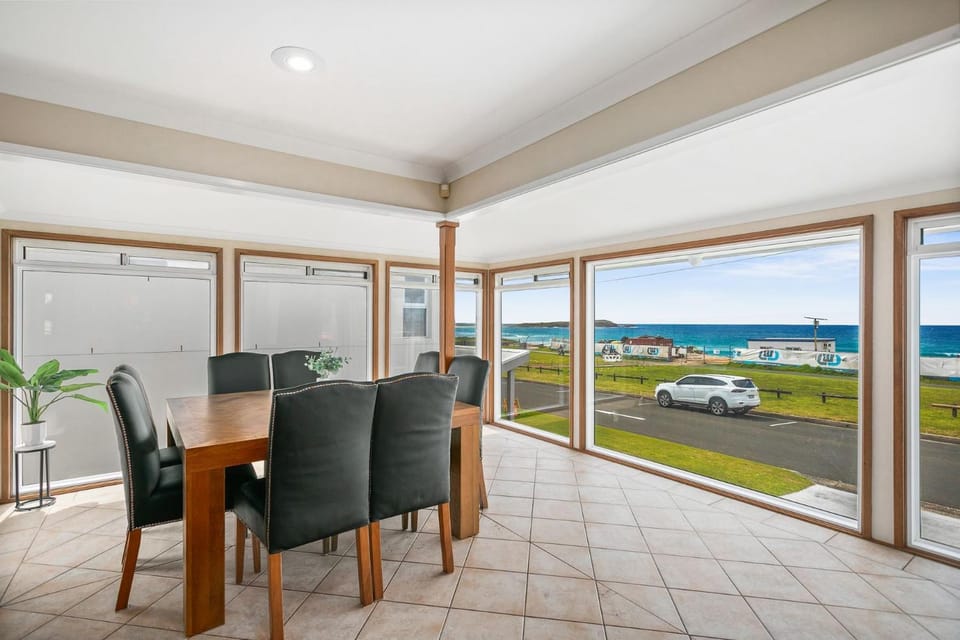 Surfside Solace House in Wollongong