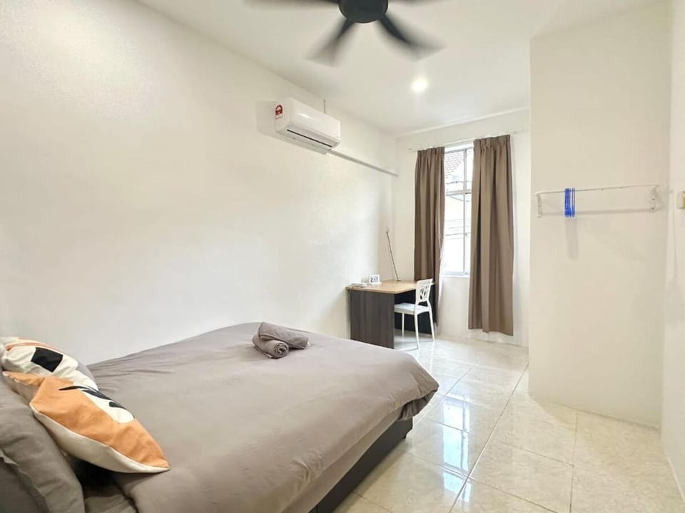 Vintage-Living 2Storey Haus12Pax House in Penang