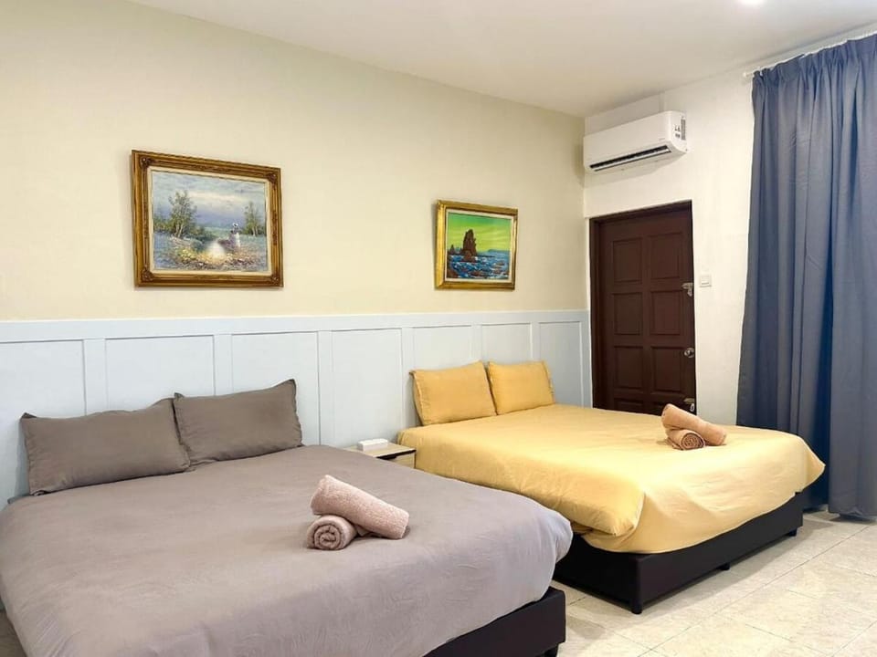 Vintage-Living 2Storey Haus12Pax House in Penang