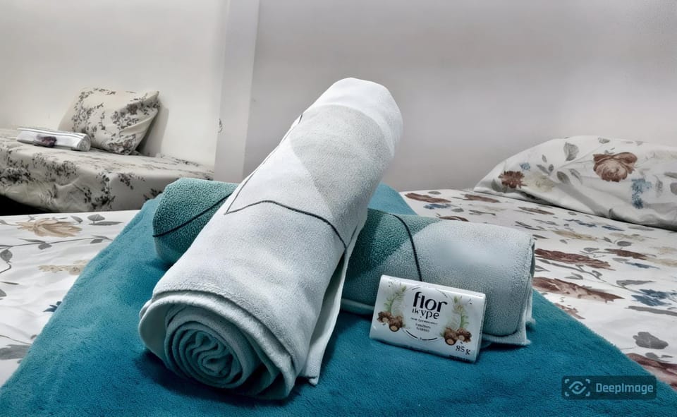 Bed, Photo of the whole room, Bedroom, towels