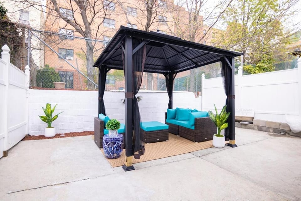 Lovely 1 bedroom apt with patio by Yankee Stadium Apartment in Upper Manhattan