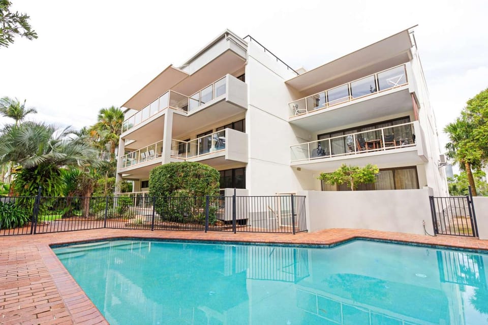 Lahaina 9 Bed to Beach in 60 seconds Apartment in Sunshine Coast