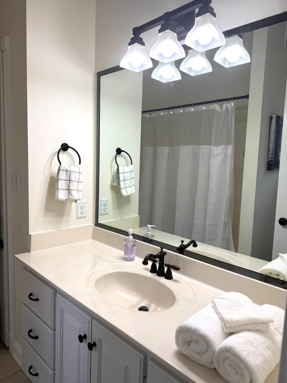 Bathroom, towels
