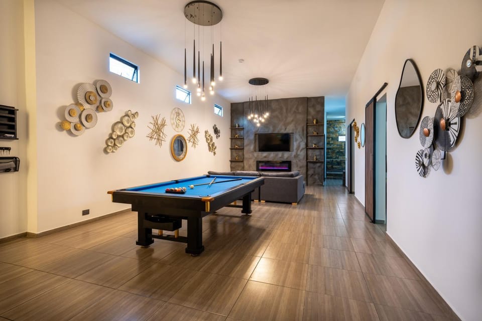 Communal lounge/ TV room, Billiard, TV and multimedia, Entertainment