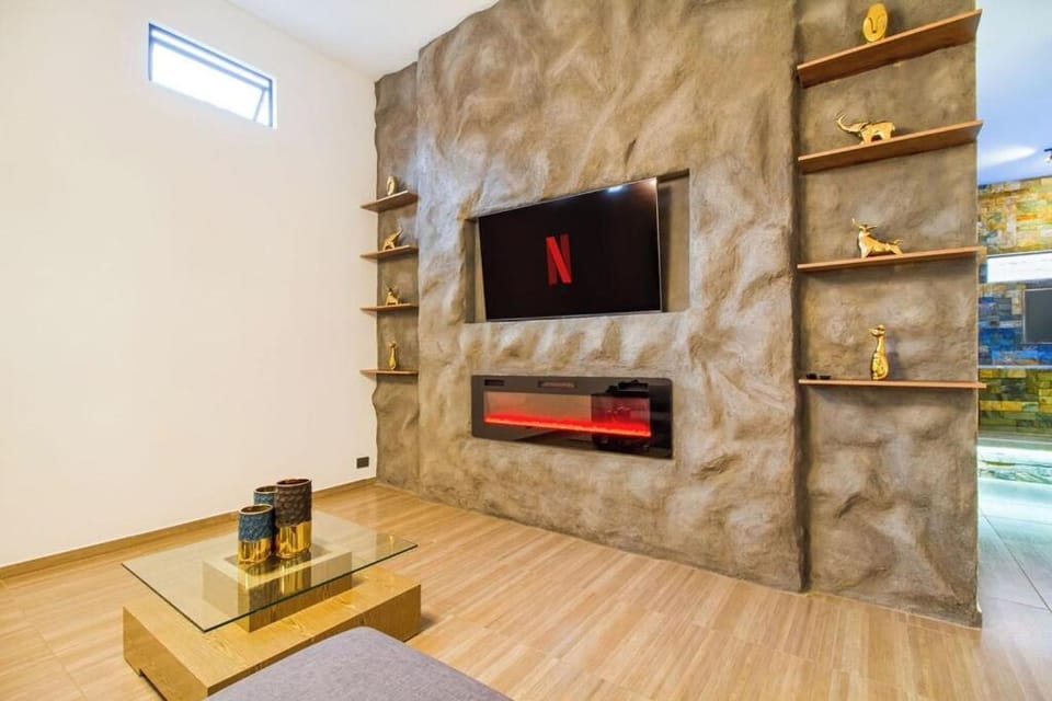 Communal lounge/ TV room, TV and multimedia, heating