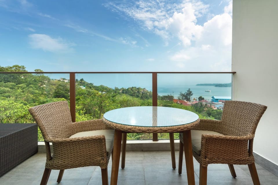Day, View (from property/room), Balcony/Terrace, Seating area, Sea view