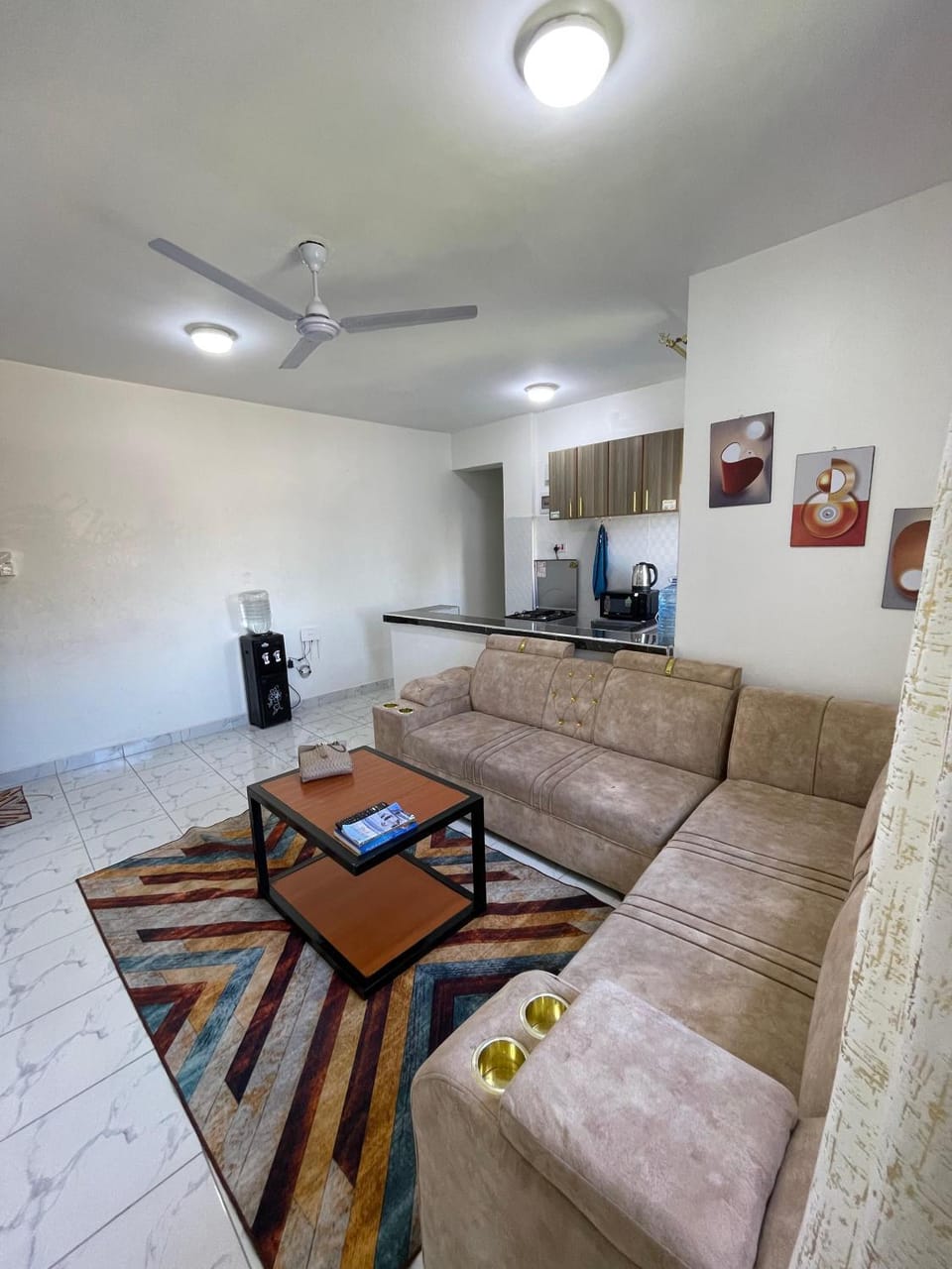 cozy 1bedroom mombasa bamburi near the beach with hot shower, Netflix, Secured parking Apartment in Mombasa