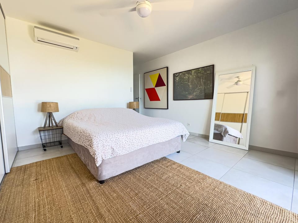 Bed, Photo of the whole room, Bedroom, air conditioner