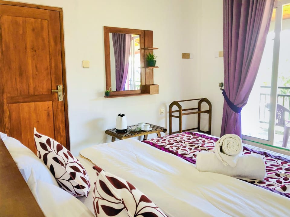 Bed, Photo of the whole room, Bedroom, towels