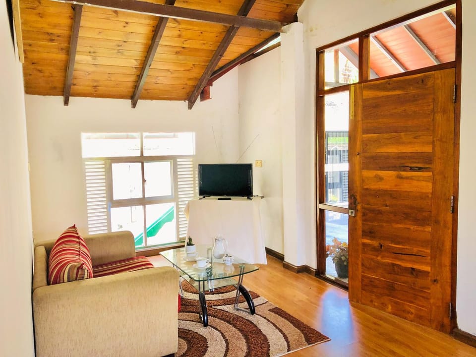 Communal lounge/ TV room, TV and multimedia, Living room, Seating area, Evening entertainment