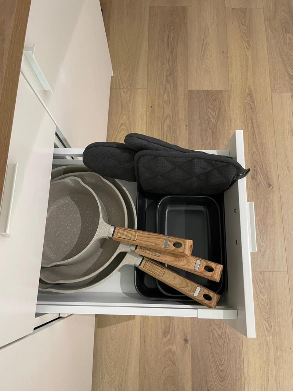 Kitchen or kitchenette, wardrobe