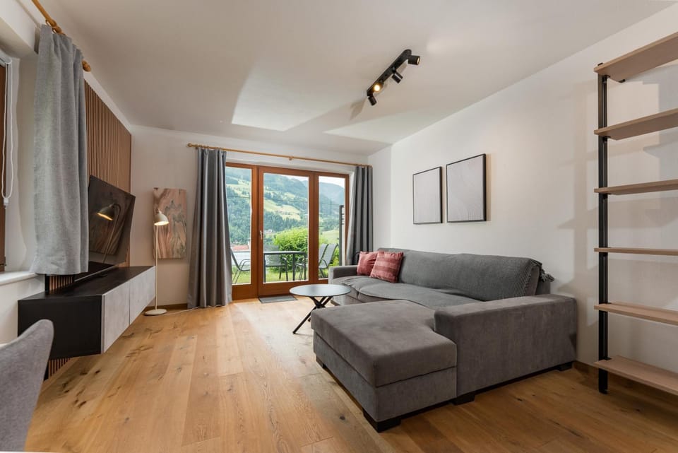 Living room, Photo of the whole room, Seating area