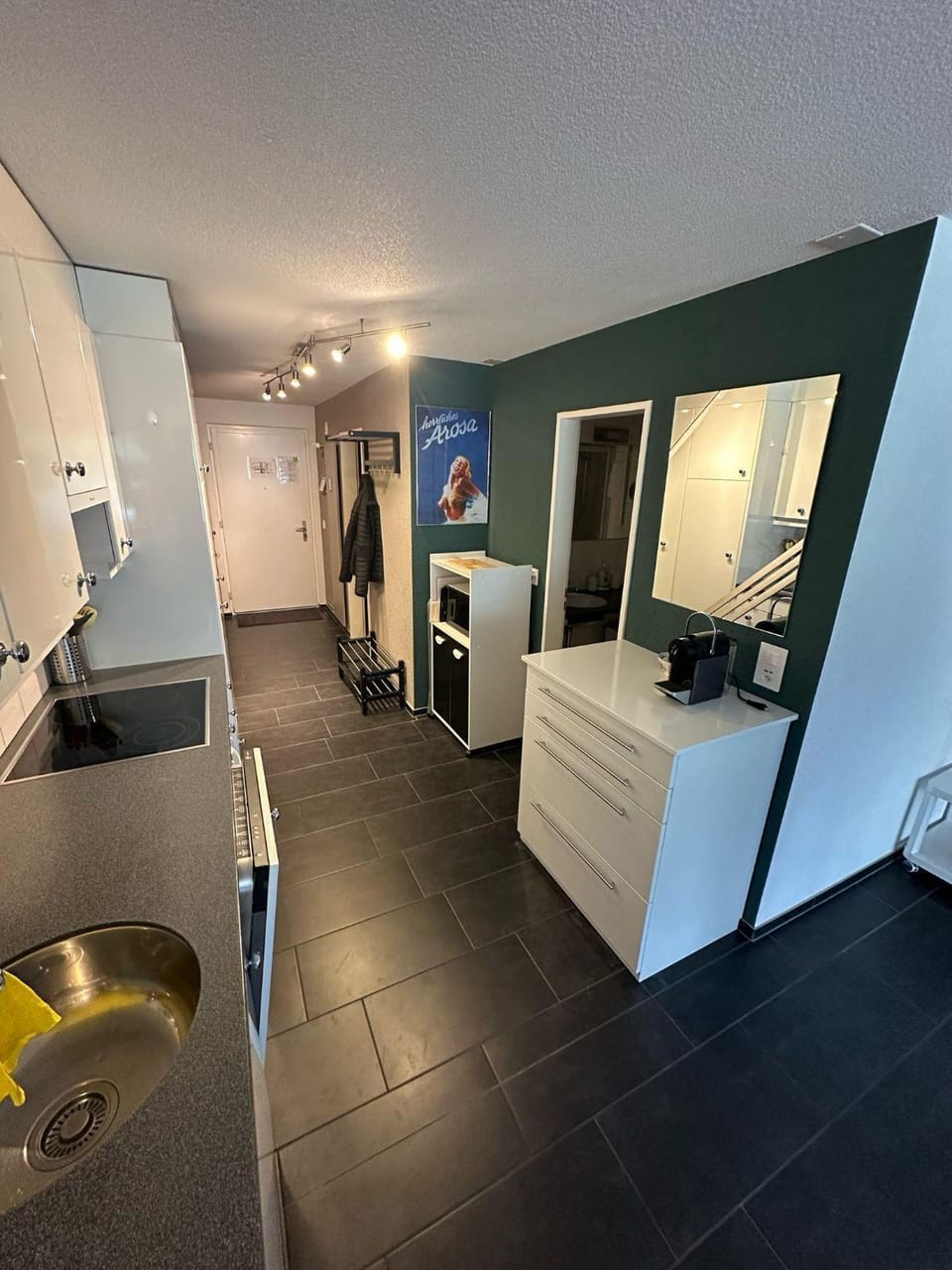 Kitchen or kitchenette, oven, pet friendly, stove