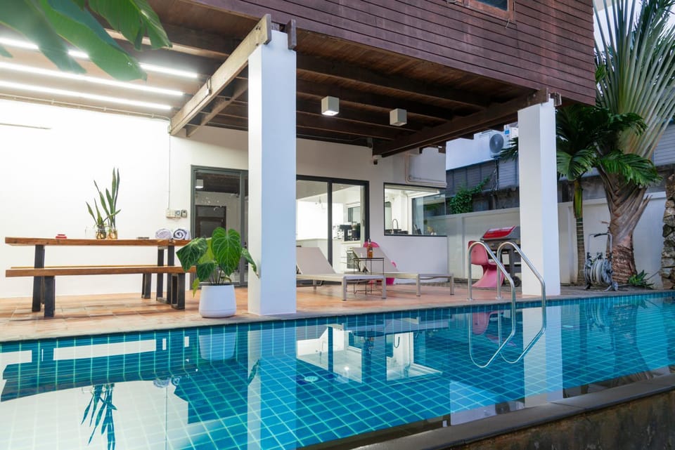 Pool view, Swimming pool, sunbed
