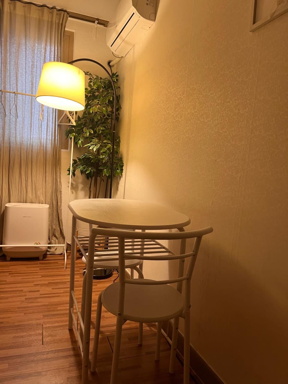 Seating area, Dining area