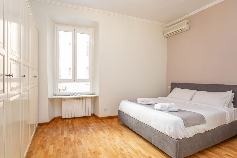 Bed, Photo of the whole room, Bedroom, internet, towels, wardrobe, air conditioner