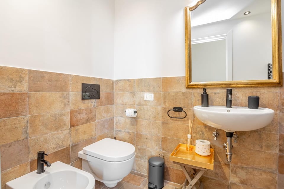 Shower, Toilet, Bathroom, bidet, towels