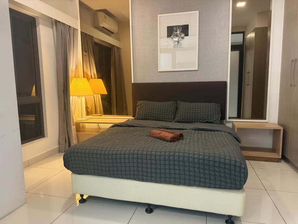 Bed, Living room, Photo of the whole room, Seating area, Bedroom