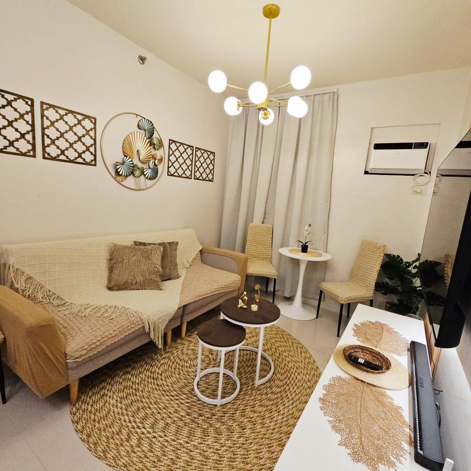 TV and multimedia, Living room, Seating area, air conditioner