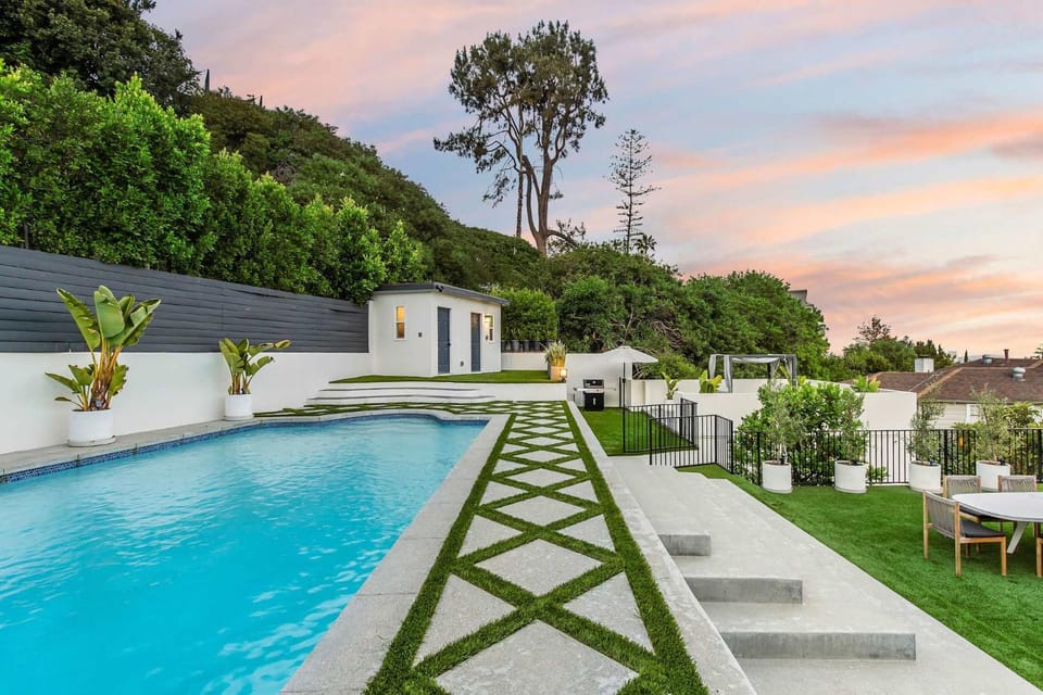 Natural landscape, Garden, Garden view, Pool view, Swimming pool, sunbed